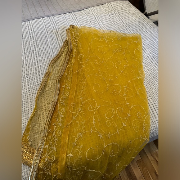 Agha noor small yellow outfit Pakistani - Picture 5 of 5